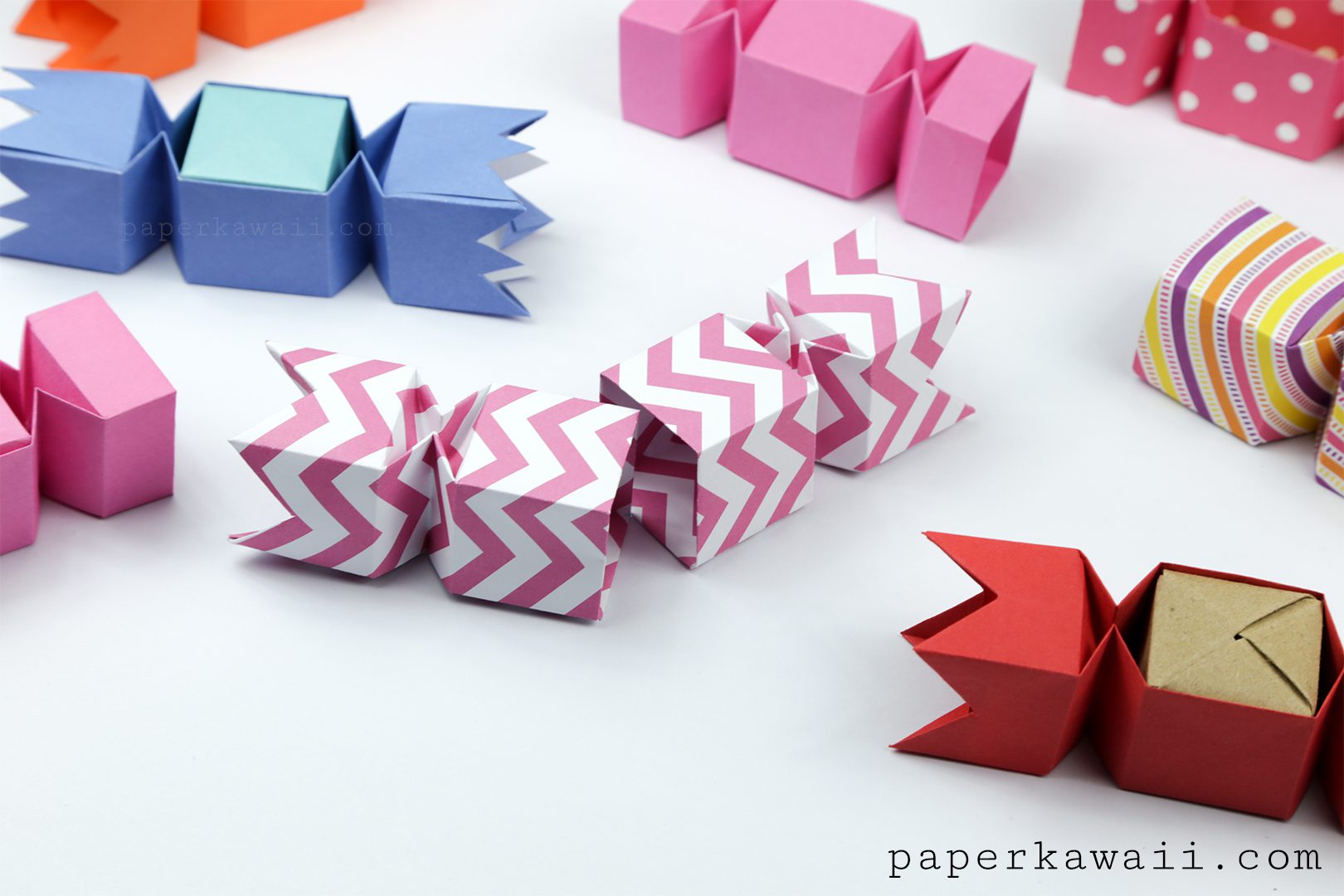 Opening Origami Sweet Box 01